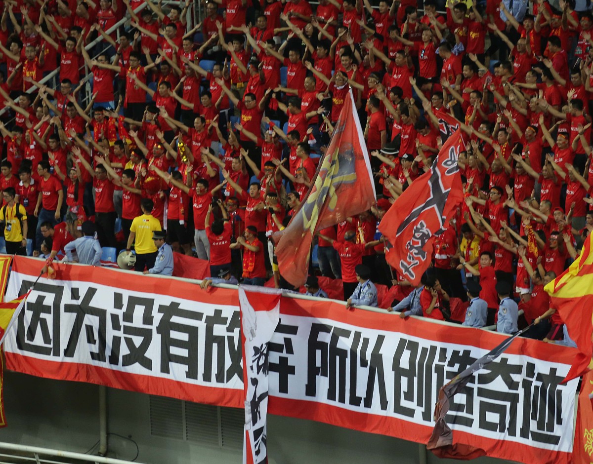 开云体育网页版入口-运动员拼尽全力，赛场燃爆激情奋力前行