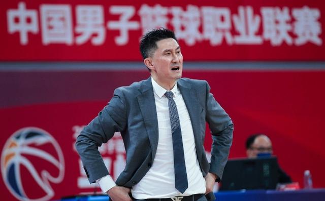 包含长沙男篮再夺胜利，战绩暂列积分榜榜首的词条