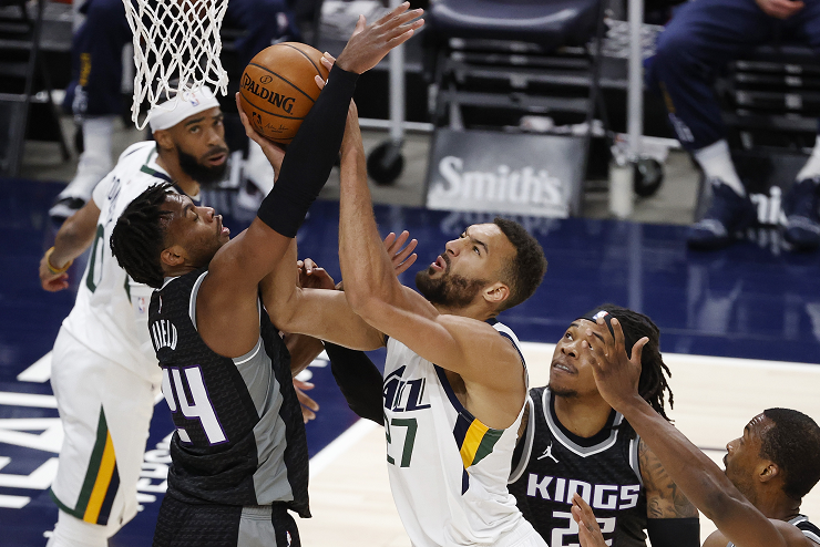 爵士主场告捷，团队合作再度取胜