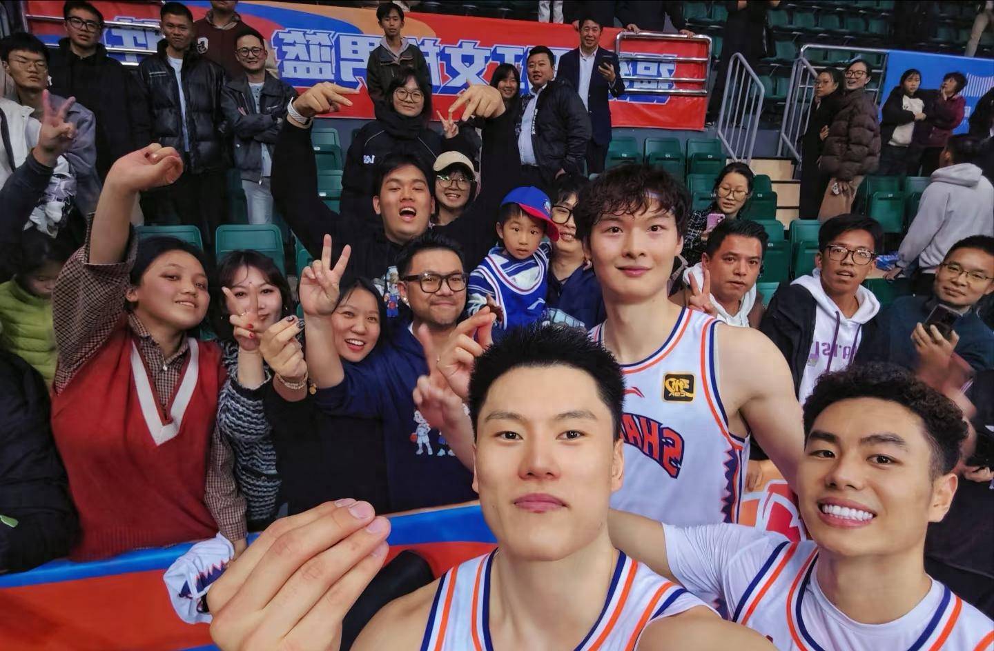 开云体育官方入口-上海男篮再度胜出，弹尽粮绝力争顶级强队的简单介绍