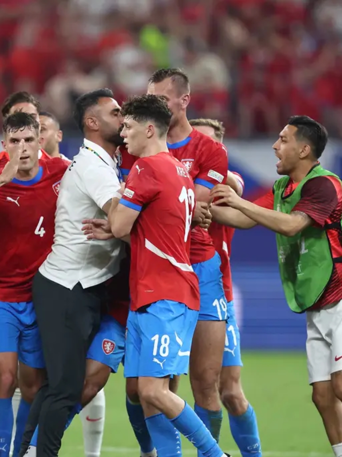 开云体育在线登录-关于欧洲杯预选赛节奏明快，球队顽强拼搏的信息